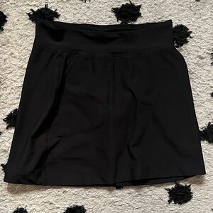 Nike Gold Dri-fit size small Women's Black Skater Skort